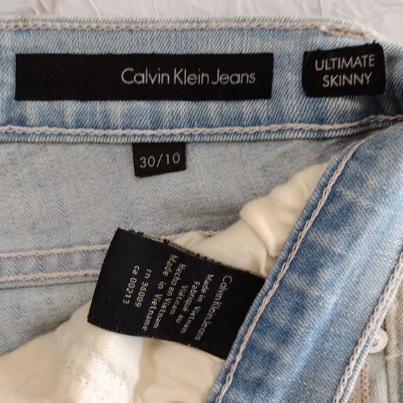 Calvin Klein Jeans Ultimate Skinny Light Washed embroidered front Jeans - Picture 3 of 16